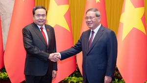 陈青敏主席会见中国国务院总理李强
