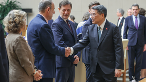 黎明兴总理会见欧盟驻越南代表团团长和欧盟成员国驻越南大使、代办