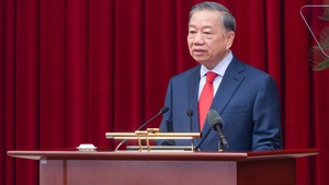 越共十四届四中全会隆重开幕