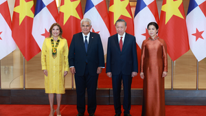 越共中央总书记、国家主席苏林举行仪式欢迎巴拿马总统访越