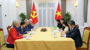 深化越南共产党与匈牙利工人党的友好关系