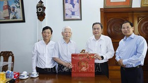 陈青敏主席给原党、国家领导拜年祝福