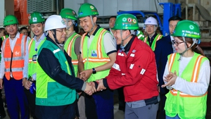 越南政府总理范明政调研视察河内城铁项目施工现场