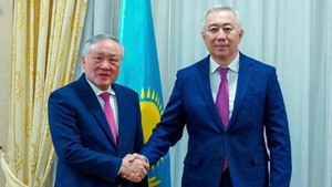 哈萨克斯坦愿与越南合作发展国际金融中心