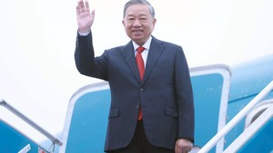 越共中央总书记苏林启程对柬埔寨进行国事访问