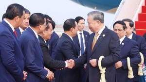 苏林总书记开始对柬埔寨进行国事访问