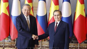 苏林总书记会见老挝国会主席赛宋蓬·丰威汉