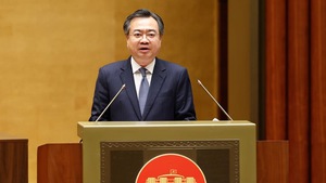 确立新发展思维，开创民族奋发图强新纪元