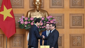 越南政府总理范明政会见中国驻越南特命全权大使何炜