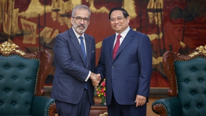 政府总理范明政会见葡萄牙国务部长兼外交部长保罗·兰热尔