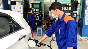 为企业和人民的生产、运营和消费确保具备成品油供应