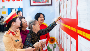 越南全国选民参加投票选举组图