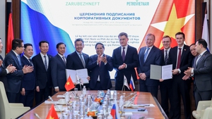 政府总理范明政到访俄罗斯扎鲁别日石油公司：推动石油领域合作