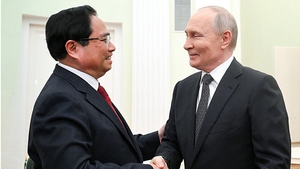 越南政府总理范明政会见俄罗斯联邦总统弗拉基米尔·普京