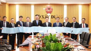 越中签署两条铁路规划合作协定