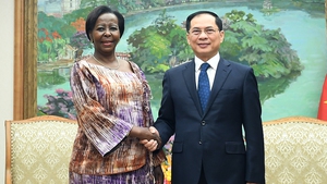 裴青山副总理会见法语国家组织秘书长路易丝·穆希基瓦博