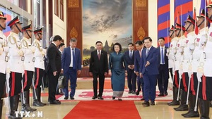 柬方举行隆重仪式，欢迎越共中央政治局委员、中央书记处常务书记陈锦秀访柬