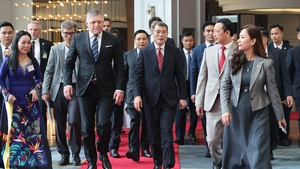 黎明兴总理与罗贝尔特·菲佐总理出席越南—斯洛伐克企业论坛