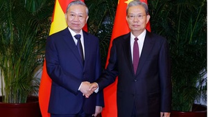 越共中央总书记、越南国家主席苏林会见中国全国人大常委会委员长赵乐际