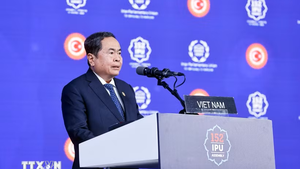 越南国会主席陈青敏在第152届各国议会联盟大会全体会议上发表讲话