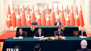 越南—中国签署各领域的32项合作文件