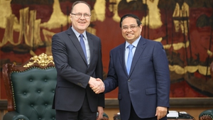 范明政总理会见俄罗斯驻越南大使别兹杰特科