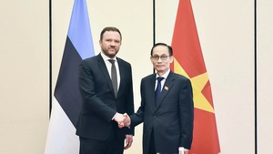 黎怀忠部长与爱沙尼亚外交部长马尔古斯·查赫克纳举行会谈