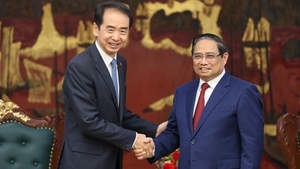 越南政府总理范明政会见中国驻越南大使何炜