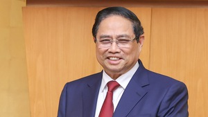 越南政府总理范明政发表署名文章 ： 《加速突破，下决心胜利实现越共十四大决议》