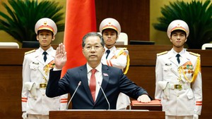 国会通过选举第十六届最高人民法院院长的决议