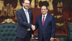 越南政府总理范明政会见英国驻越南大使伊恩·弗鲁