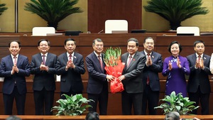 越南第十六届国会第一次会议决定6位政府副总理和政府其他组成人员