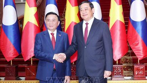 越共中央书记处常务书记陈锦秀会见老挝总理宋赛·西潘敦