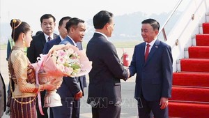 中央书记处常务书记陈锦秀抵达万象，开始对老挝进行正式访问