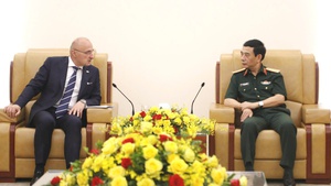 潘文江大将会见克罗地亚外交和欧洲事务部长戈尔丹·格尔里奇·拉德曼