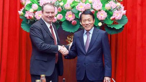 越南公安部部长梁三光会见美国贸易代表办公室副代表里克·斯威策