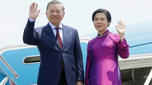 越共中央总书记、国家主席苏林与夫人启程对泰国进行正式访问