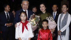 越共中央总书记、国家主席苏林与夫人开始对新加坡进行国事访问