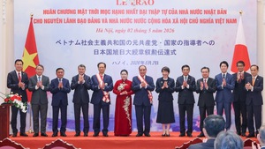 日本向越南党和国家前领导人授予旭日大绶章