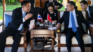 黎明兴总理会见泰国总理阿努廷