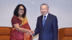 越共中央总书记、国家主席苏林会见斯里兰卡总理哈里尼·阿马拉苏里亚