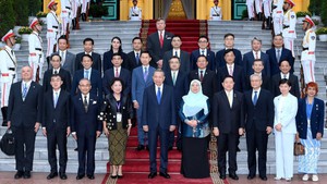 越共中央总书记、国家主席苏林会见出席2026年东盟未来论坛的各国团长