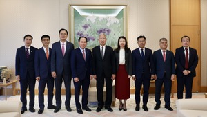 越南政府副总理黎进珠会见日本众议院议长森英介