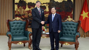 越南政府常务副总理范嘉足会见美国常务副国务卿克里斯托弗·兰道
