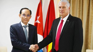 越共中央总书记、国家主席苏林特使、中央政治局委员、外交部长黎怀忠访问古巴