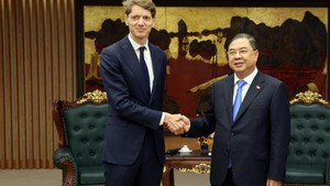 政府常务副总理范家肃会见世界驰名航运企业负责人