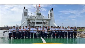越南海警船对马来西亚进行友好访问