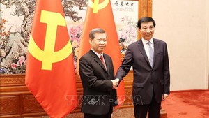 越南内政部长黎明智会见中国全国政协主席王沪宁