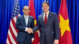 越共中央政治局委员、外交部长黎怀忠会见美国国务卿马尔科·鲁比奥