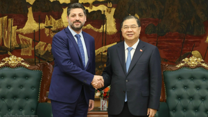 政府常务副总理范家肃会见世界经济论坛执行董事马尔万·凯鲁兹